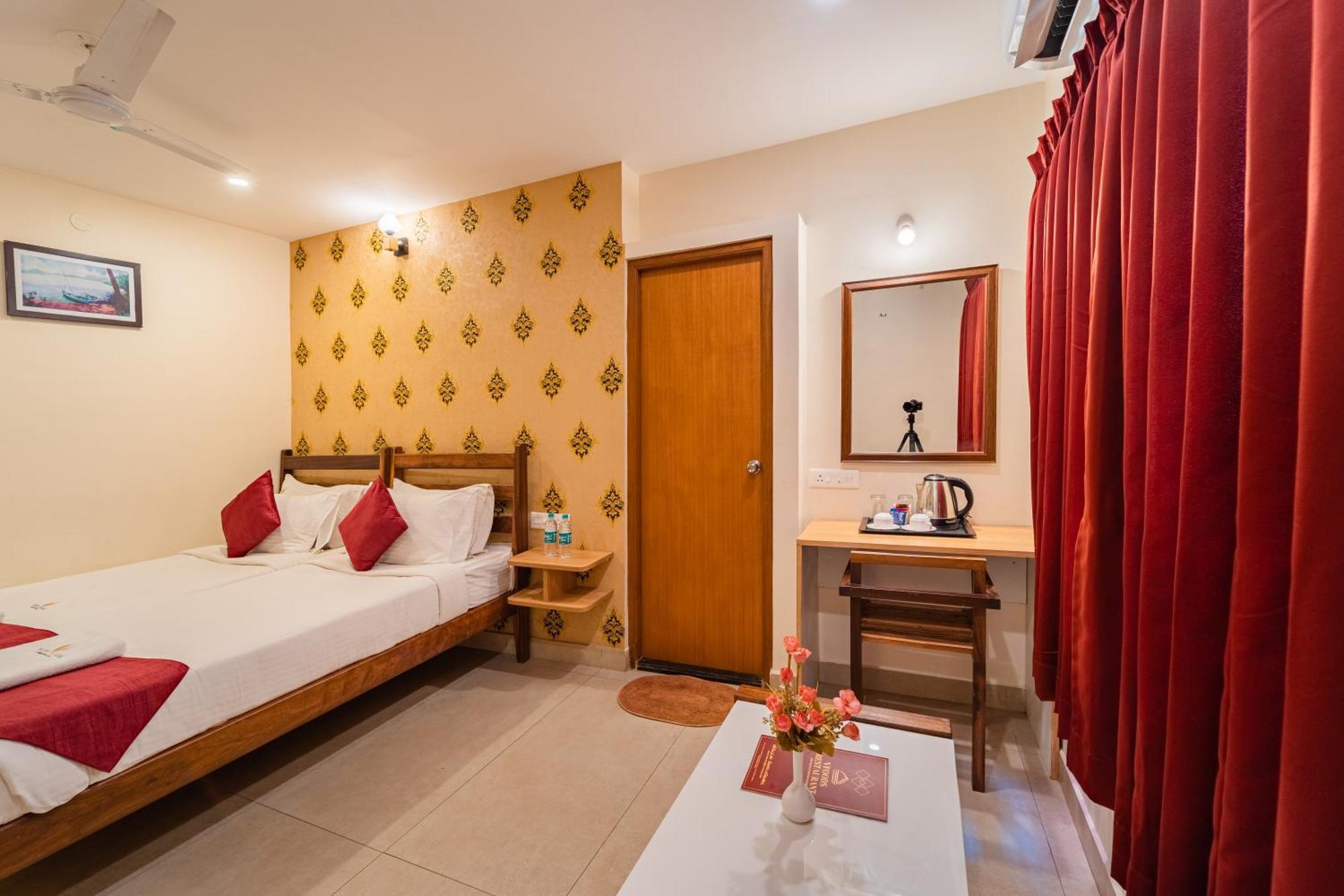 Hotel VI Park - City Centre Pondicherry Exterior photo